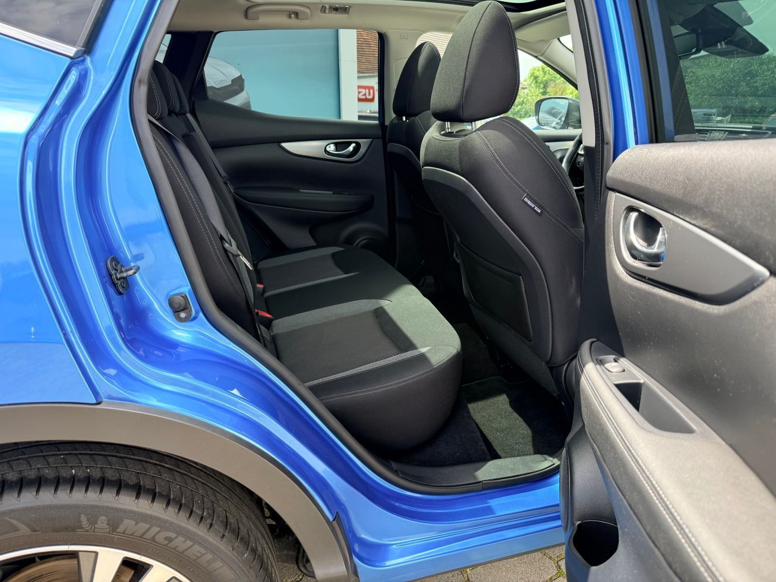 Fahrzeugabbildung Nissan Qashqai 1.3 DIG-T 117 kW N-Connecta