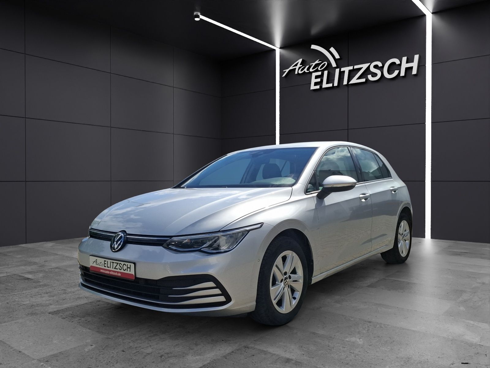 Fahrzeugabbildung Volkswagen Golf VIII TDI Life DSG LED Navi AID ACC PDC SH L