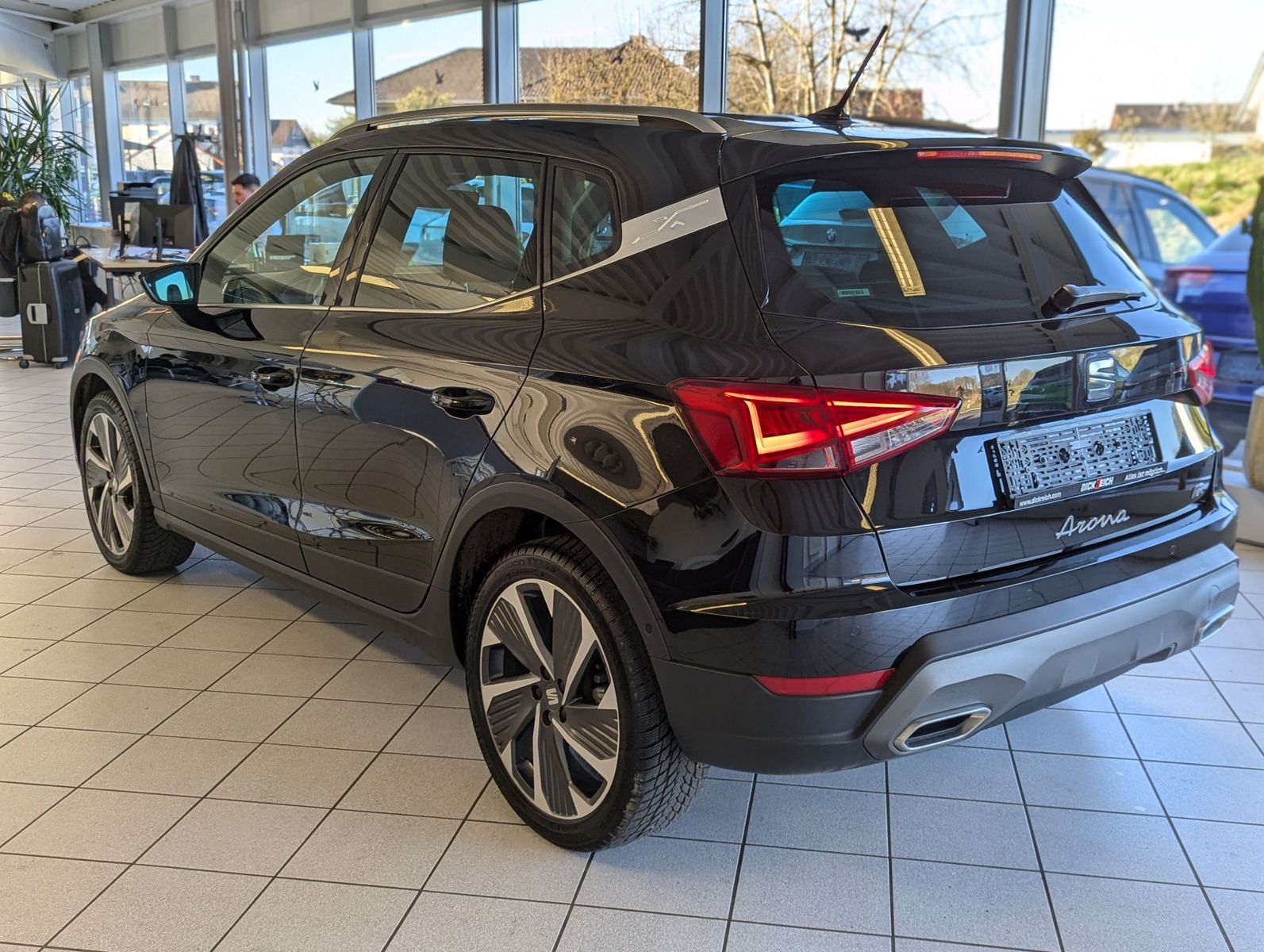 Fahrzeugabbildung SEAT Arona 1.5 TSI DSG FR LED ACC Cam Dinamica AHK 18