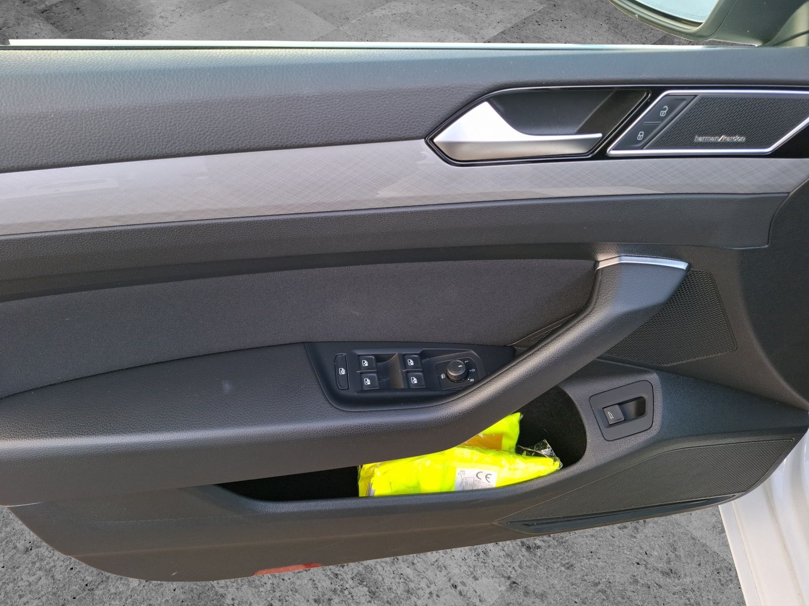 Fahrzeugabbildung Volkswagen Passat Variant TDI Business DSG R-Line Matrix AH