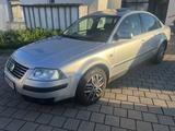 Volkswagen Passat Lim. Basis TUV 02.2027 KLIMA SCHIEBEDACH - Volkswagen Passat aus 2002