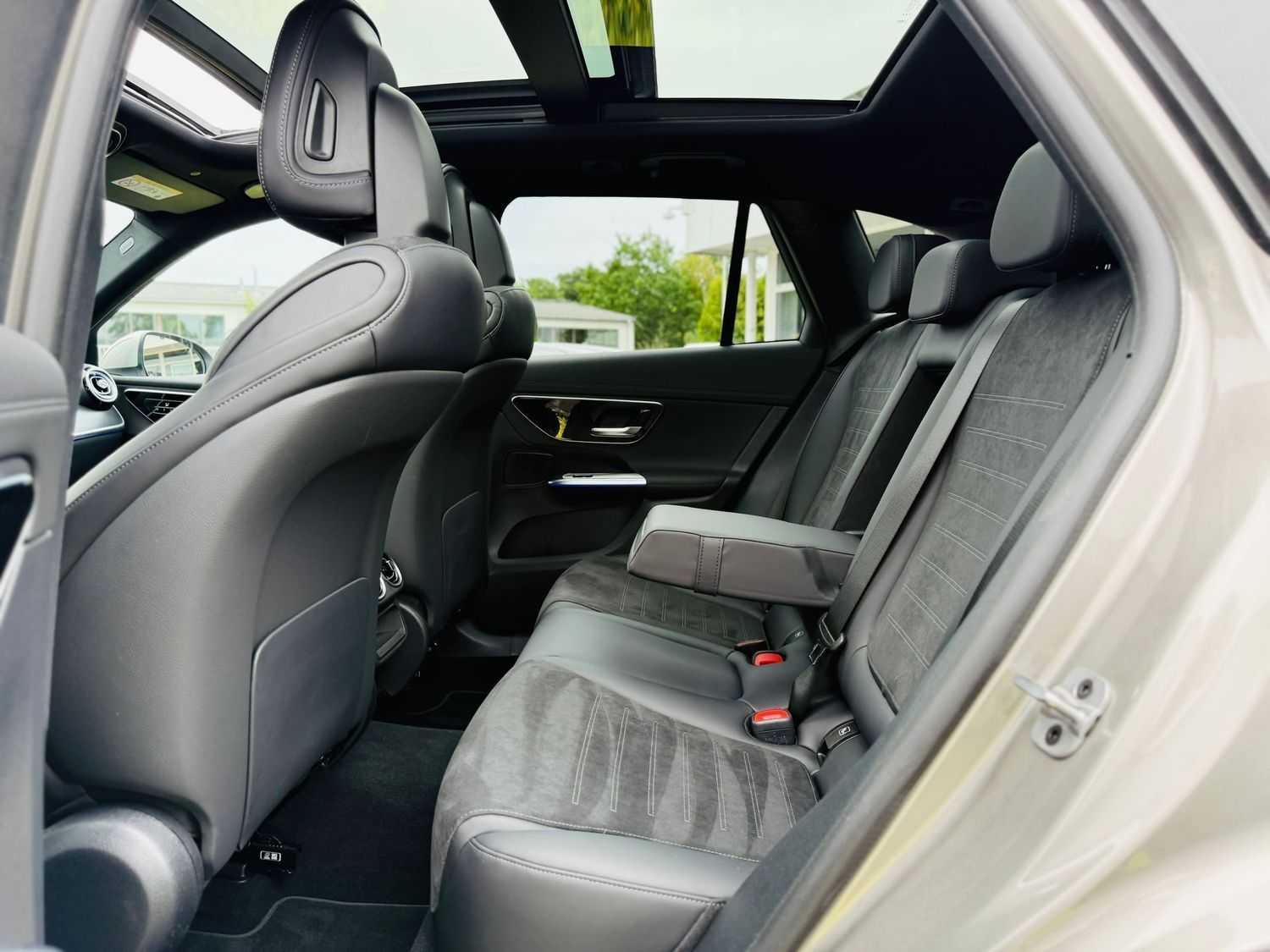 Fahrzeugabbildung Mercedes-Benz GLC 300 d 4M AMG - 360°, Panodach, Standh, Digit