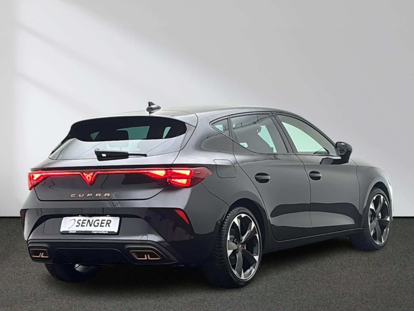 Cupra Leon 1.5 e-Hybrid DSG Edge Senn Dynamic Navi imagem 3