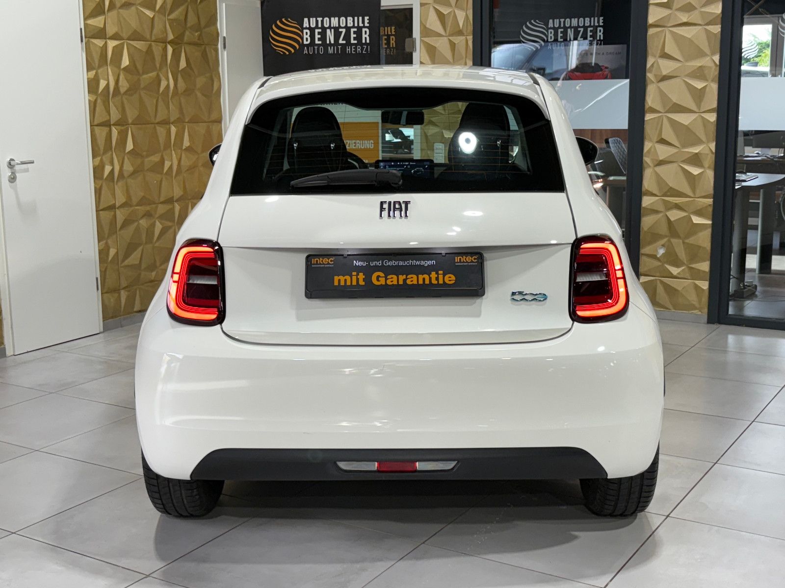 Fahrzeugabbildung Fiat 500e/Basis/TEMPOMAT/APPLE/KLIMA/SPURHALTEASSISTE