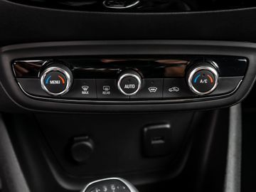Opel Crossland 120 Jahre Kamera Park & Go Paket LED