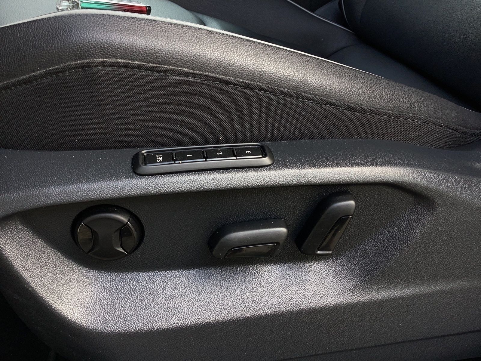 Fahrzeugabbildung Volkswagen Tiguan Allspace TDI Comfortline DSG STH LED Navi