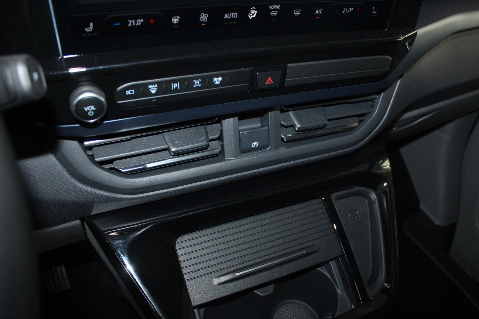 Fahrzeugabbildung Ford NUGGET L1 Active ALLRAD + Aufstelldach SOFORT