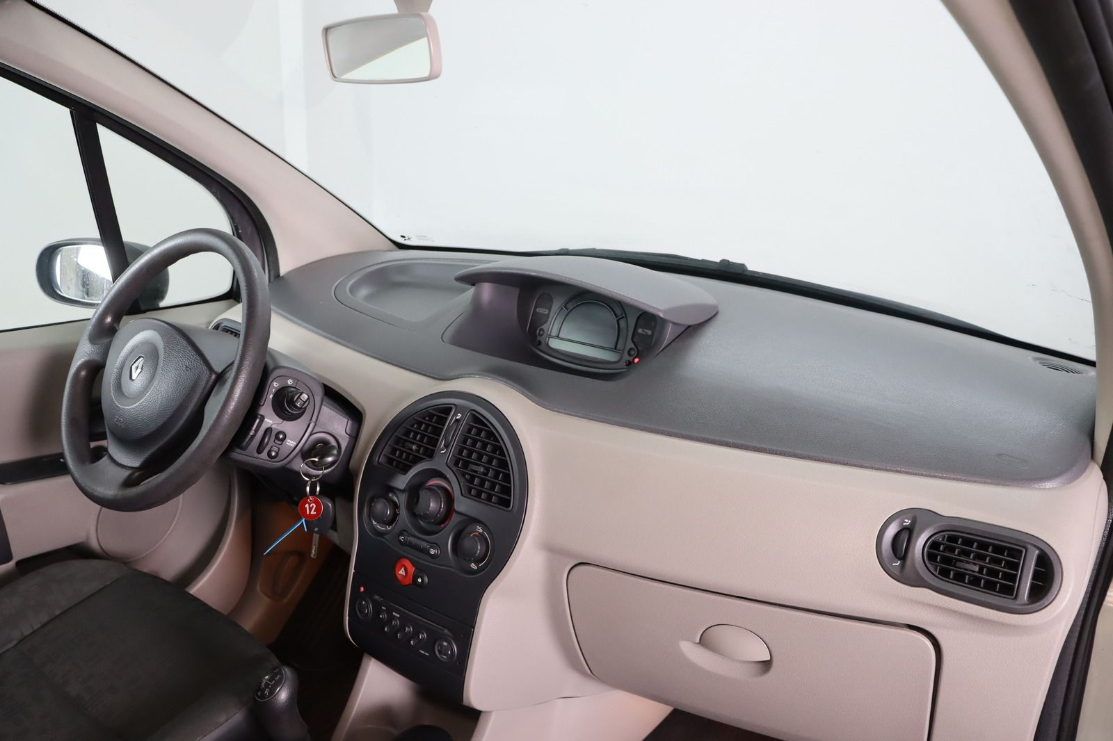 Fahrzeugabbildung Renault Modus 1.2 16V * HU/AU bis 09.26 * 8-fach *