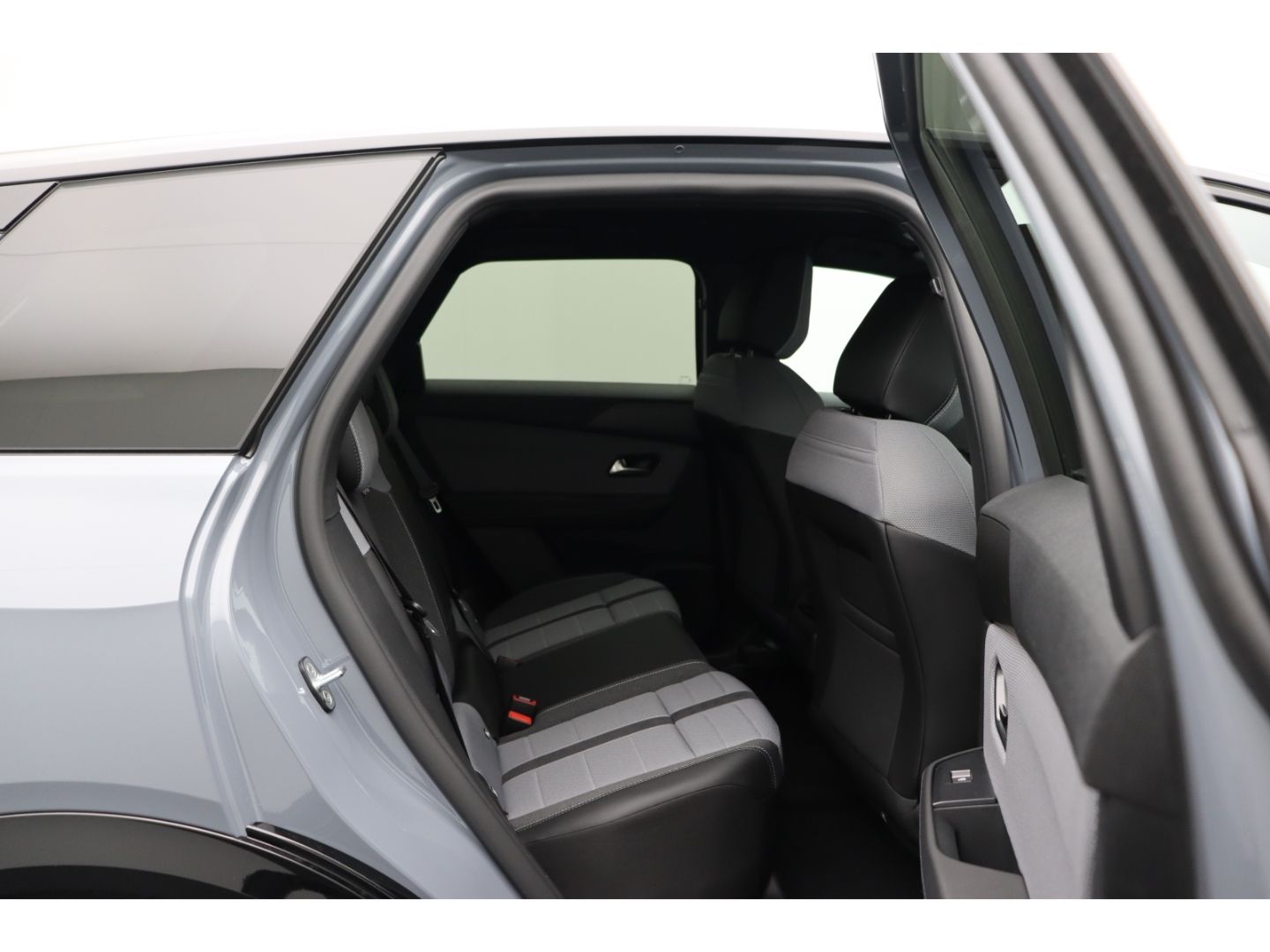 Fahrzeugabbildung Opel Grandland Electric 157 kW GS Tech Paket,Allwette