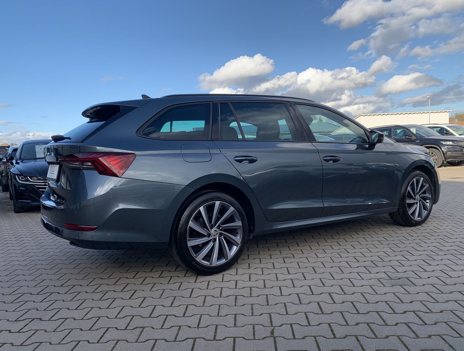 Fahrzeugabbildung SKODA Octavia 2.0 TDI*First Edition*Matrix-Beam*Leder*