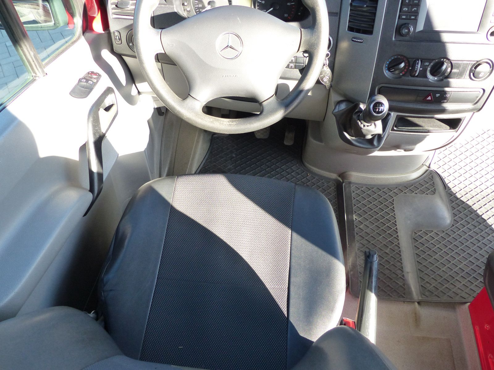 Fahrzeugabbildung Mercedes-Benz Sprinter 316 CDI Mixto