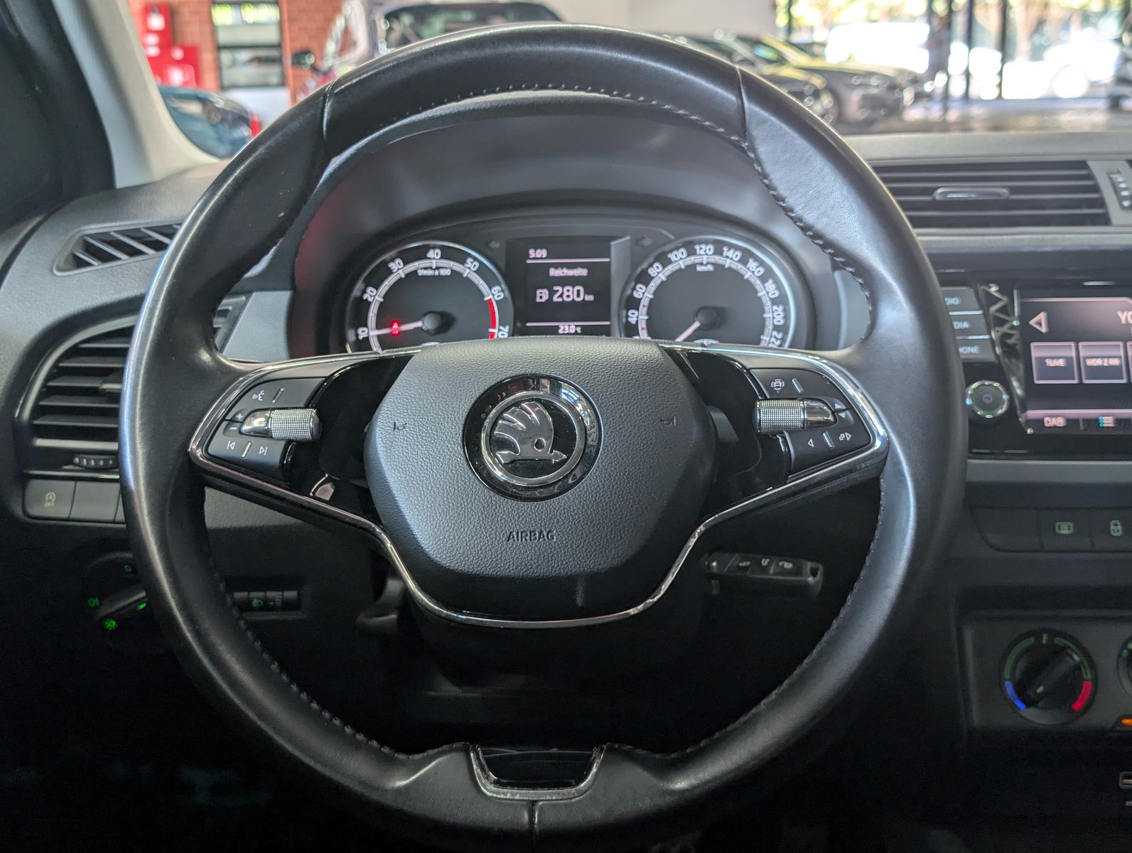 Fahrzeugabbildung SKODA Fabia Active 1.0 MPI SURROUND SCHECKHEFT KLIMA
