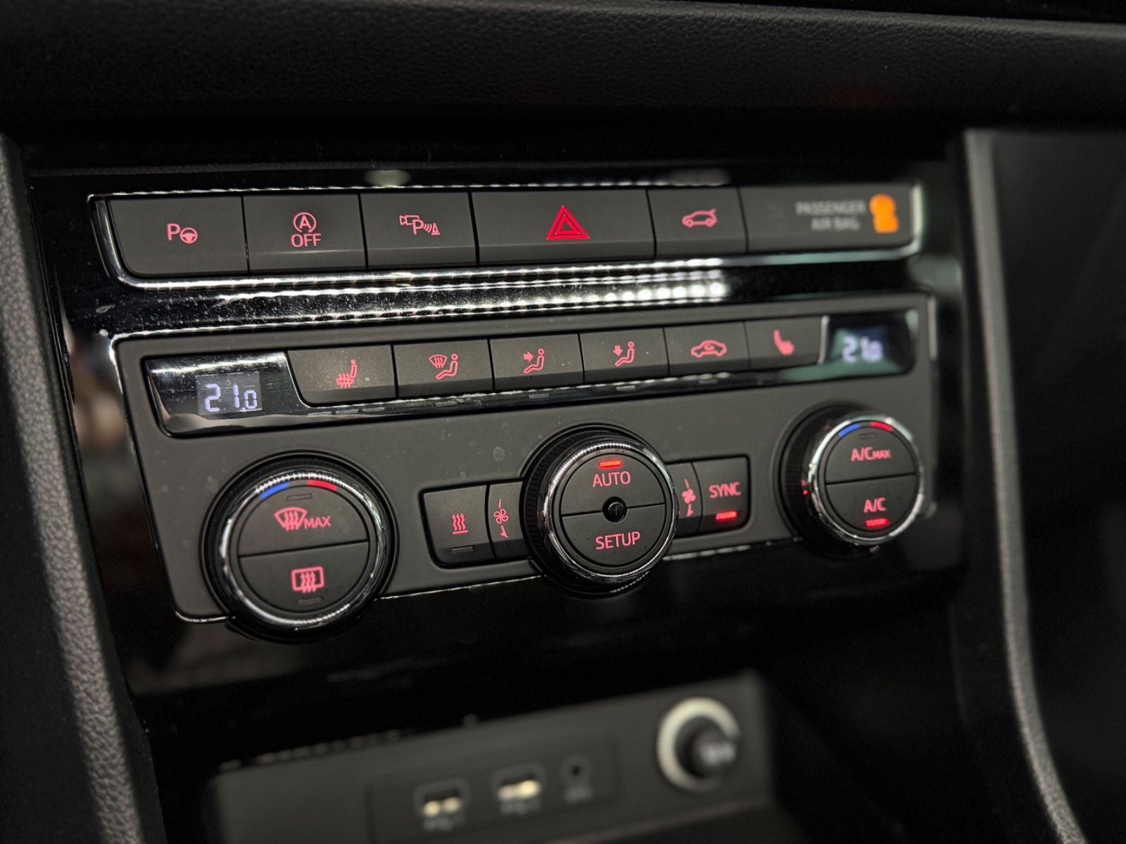 Fahrzeugabbildung SEAT Ateca 2.0 TDI Xcellence 4Drive 360°-Kamera ACC
