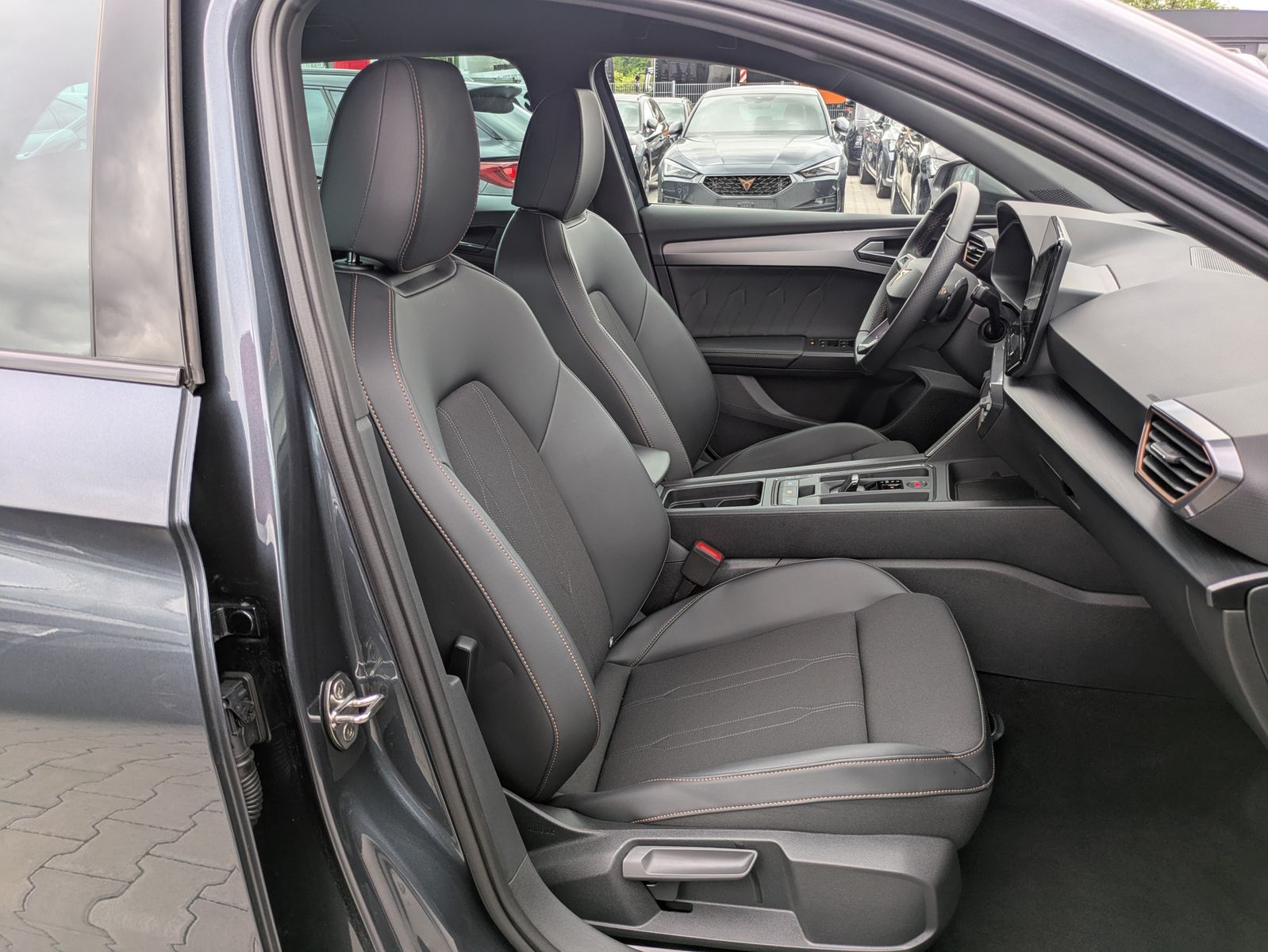 Fahrzeugabbildung CUPRA Leon 1.5 eTSI DSG MATRIX-LED*ACC*APP*KAMERA*18"