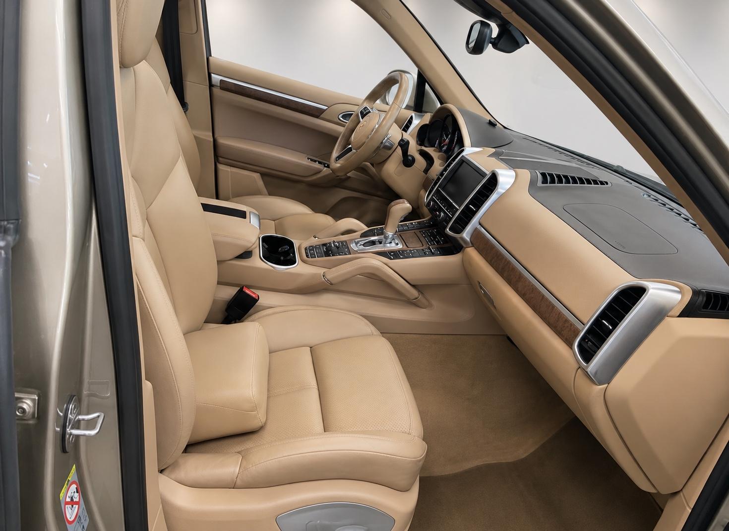Porsche Cayenne V8 Turbo 1. Hand Burmester Luftfahrwerk