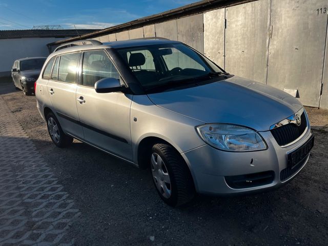 Skoda Fabia 1.6 .122000. 1 hand