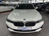 BMW 520d Touring AMB+ACC+HuD+Panorama+Park+HaKa+SH - BMW 520 mit Diesel-Antrieb: Panorama-Dach