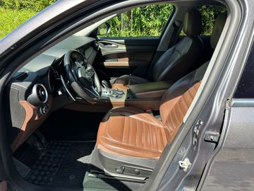 Alfa-Romeo Stelvio - 10