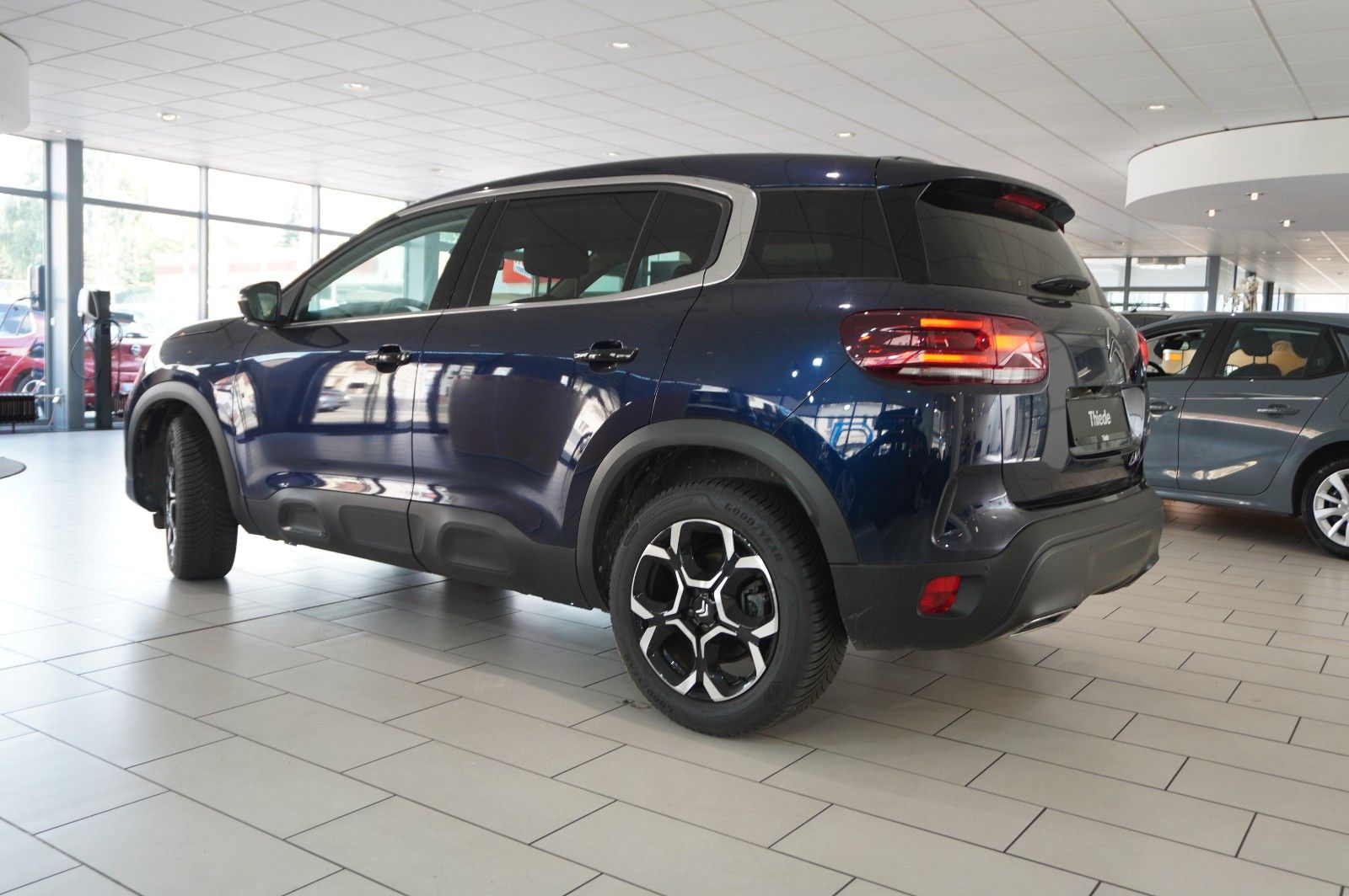 Fahrzeugabbildung Citroën C5 Aircross PLUS 145 E-DSC NAVI/LED/KAMERA/DAB+