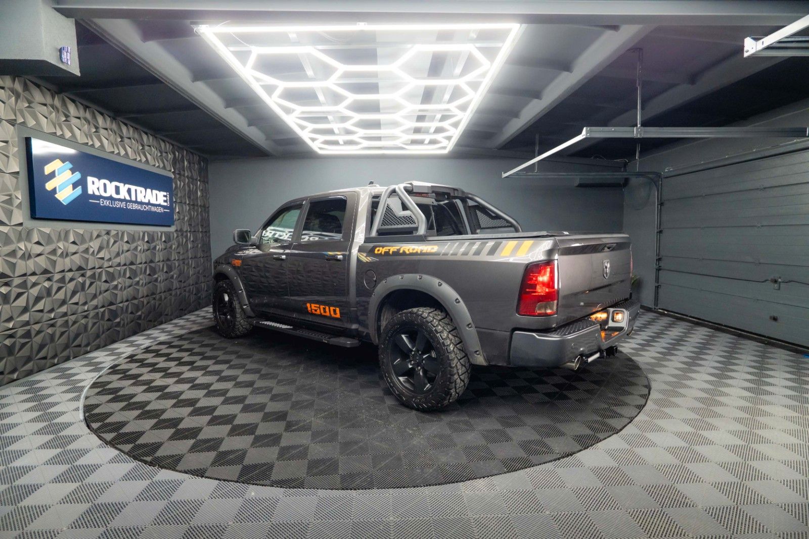 Fahrzeugabbildung Dodge RAM 5.7 V8 HEMI 4x4 OFFROAD Night-Paket *LED*