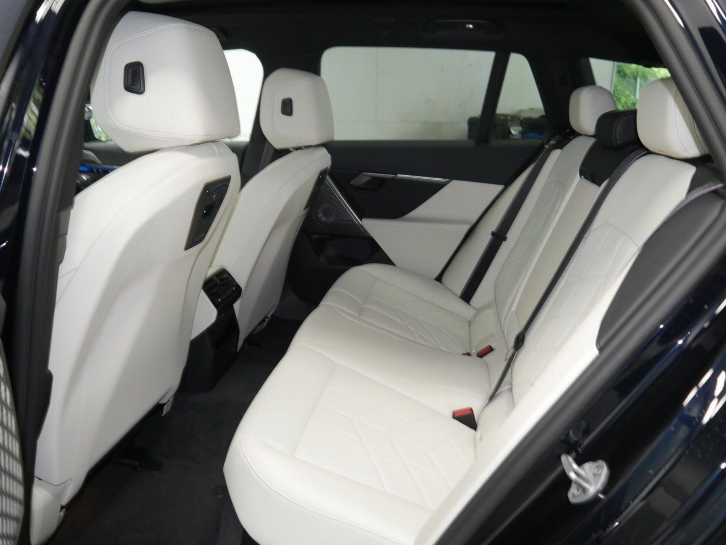 Fahrzeugabbildung BMW i5 M60 xDrive Touring Pano.Dach Driving Assistan