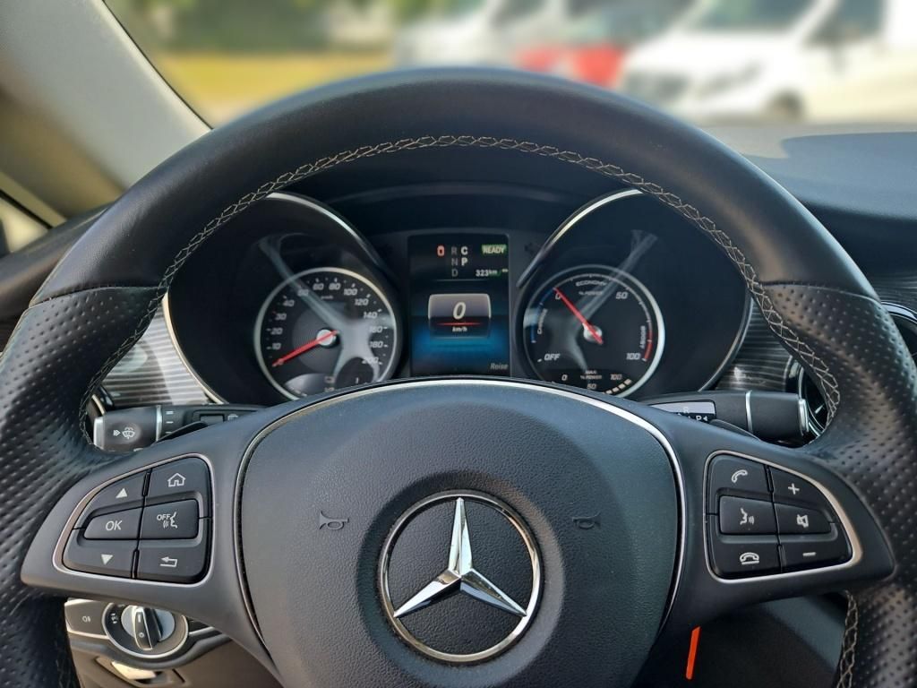 Fahrzeugabbildung Mercedes-Benz EQV 300 AVANTGARDE lang AIRMATIC 360° LED AMG