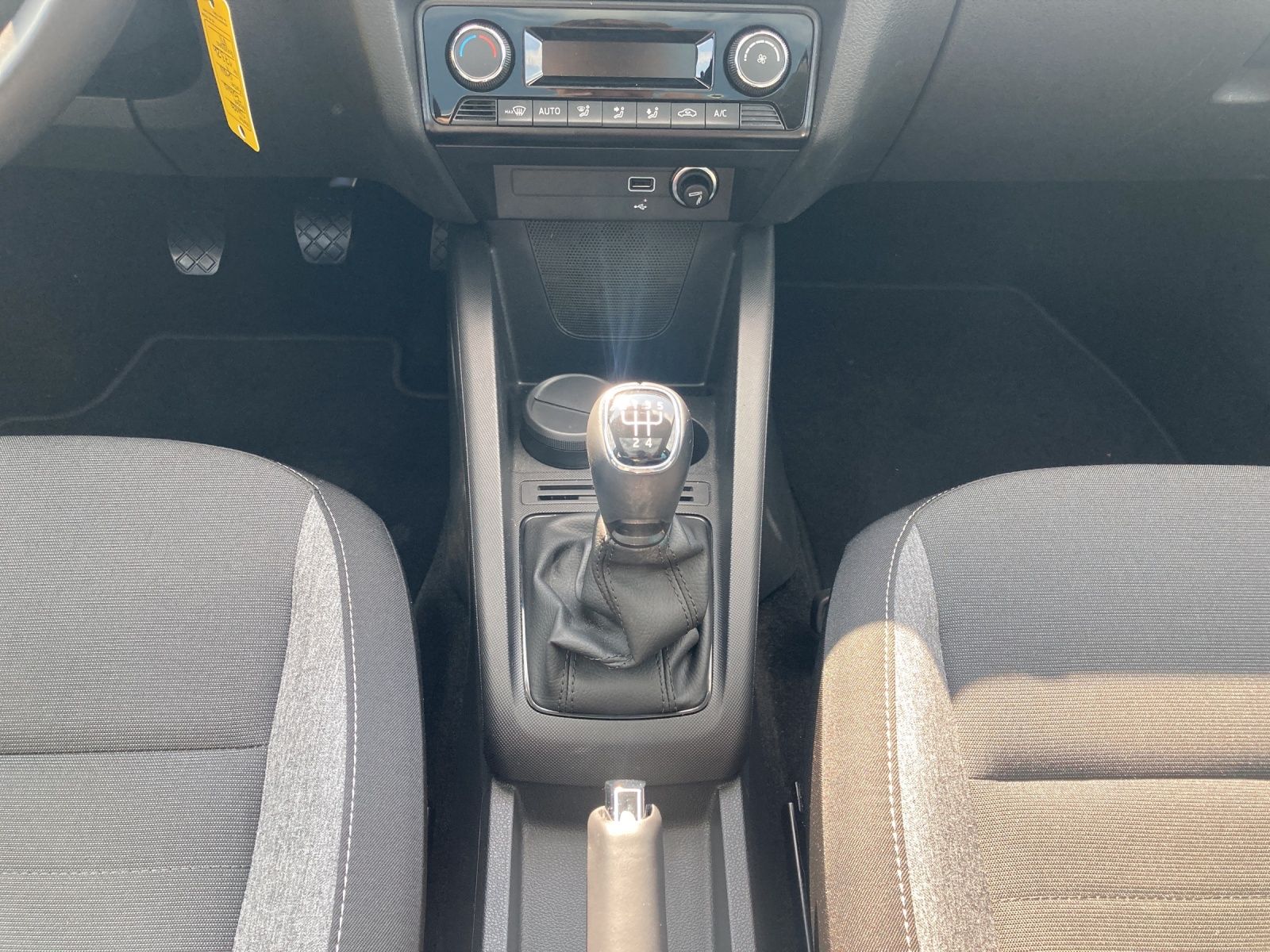 Fahrzeugabbildung SKODA Fabia TSI Drive 125 Best-Of Navi Pano Climatroni