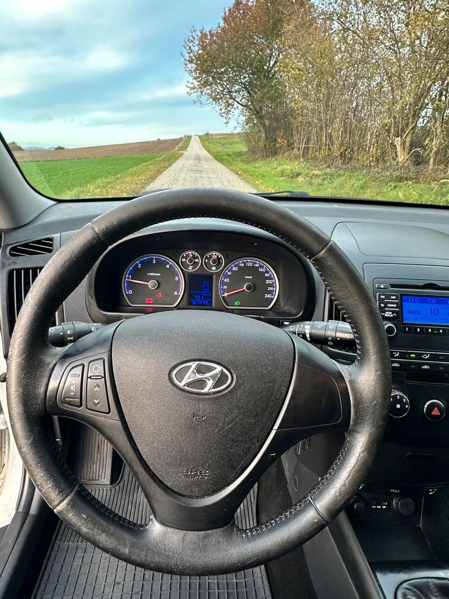 Hyundai i30 2012 — photo 10