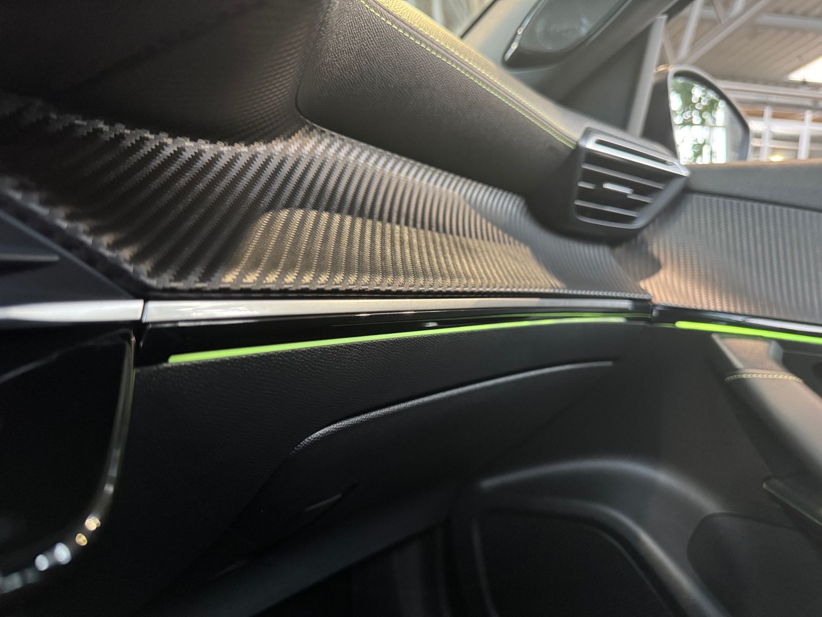 Fahrzeugabbildung Peugeot 2008 GT PANO LED NAVI ALU