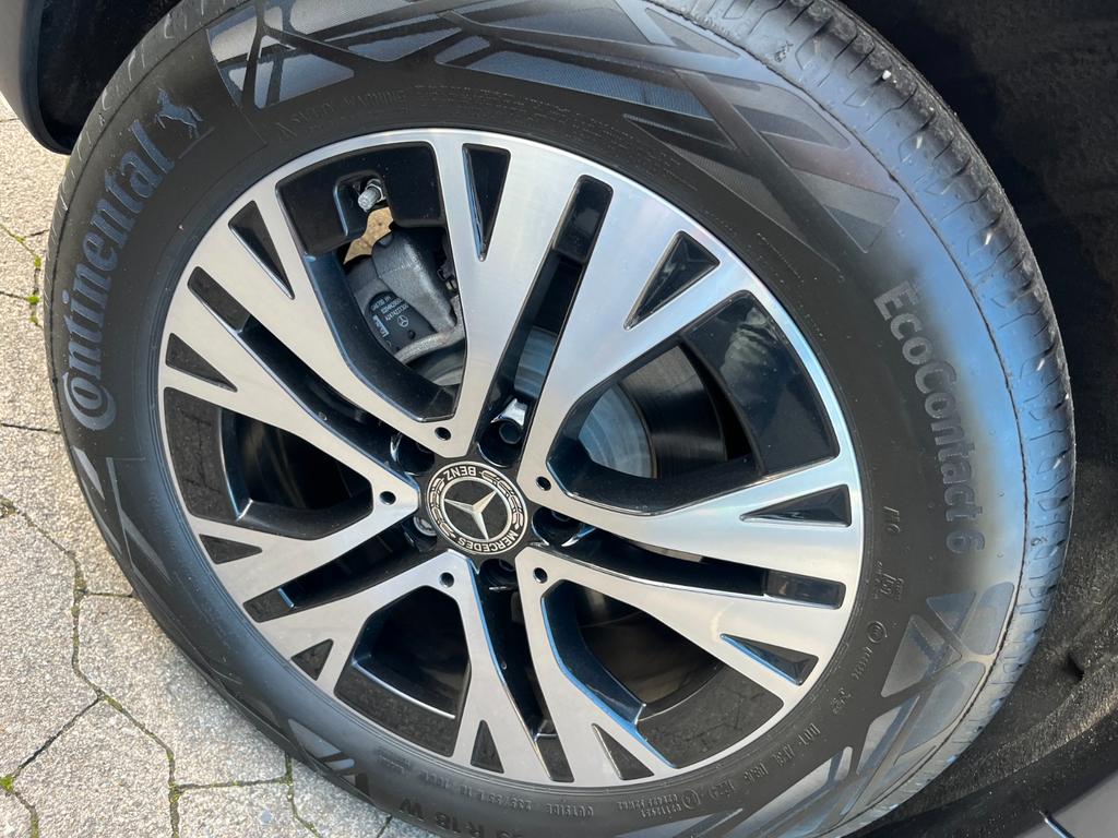 Mercedes-Benz GLB 220