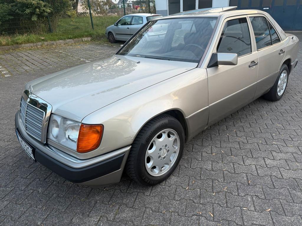 Mercedes-Benz W124 200D Diesel  Oldtimer