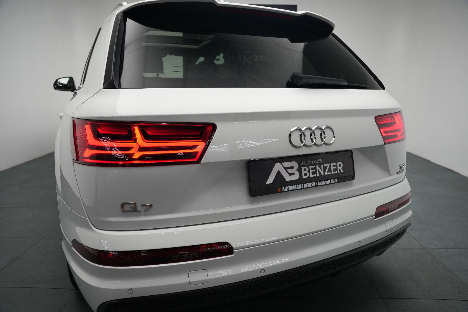 Fahrzeugabbildung Audi Q7 3.0 TDI *S-Line*Panorama*HUD*BOSE*R-Kamera*