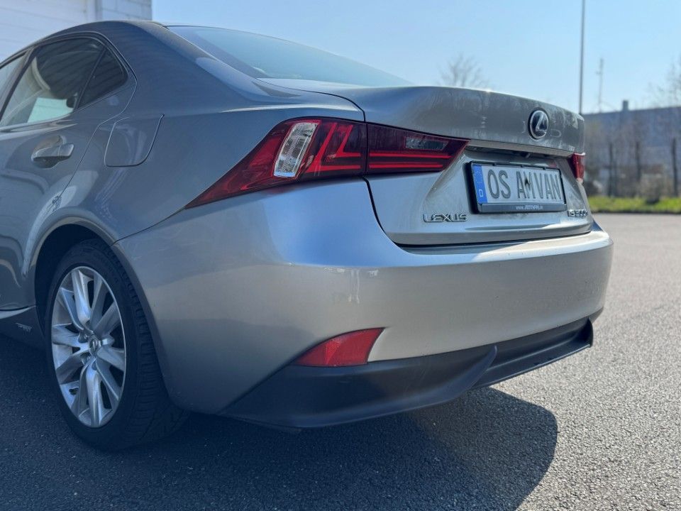 Fahrzeugabbildung Lexus IS 300h Vollhybrid Leder Kamera Winterreifen