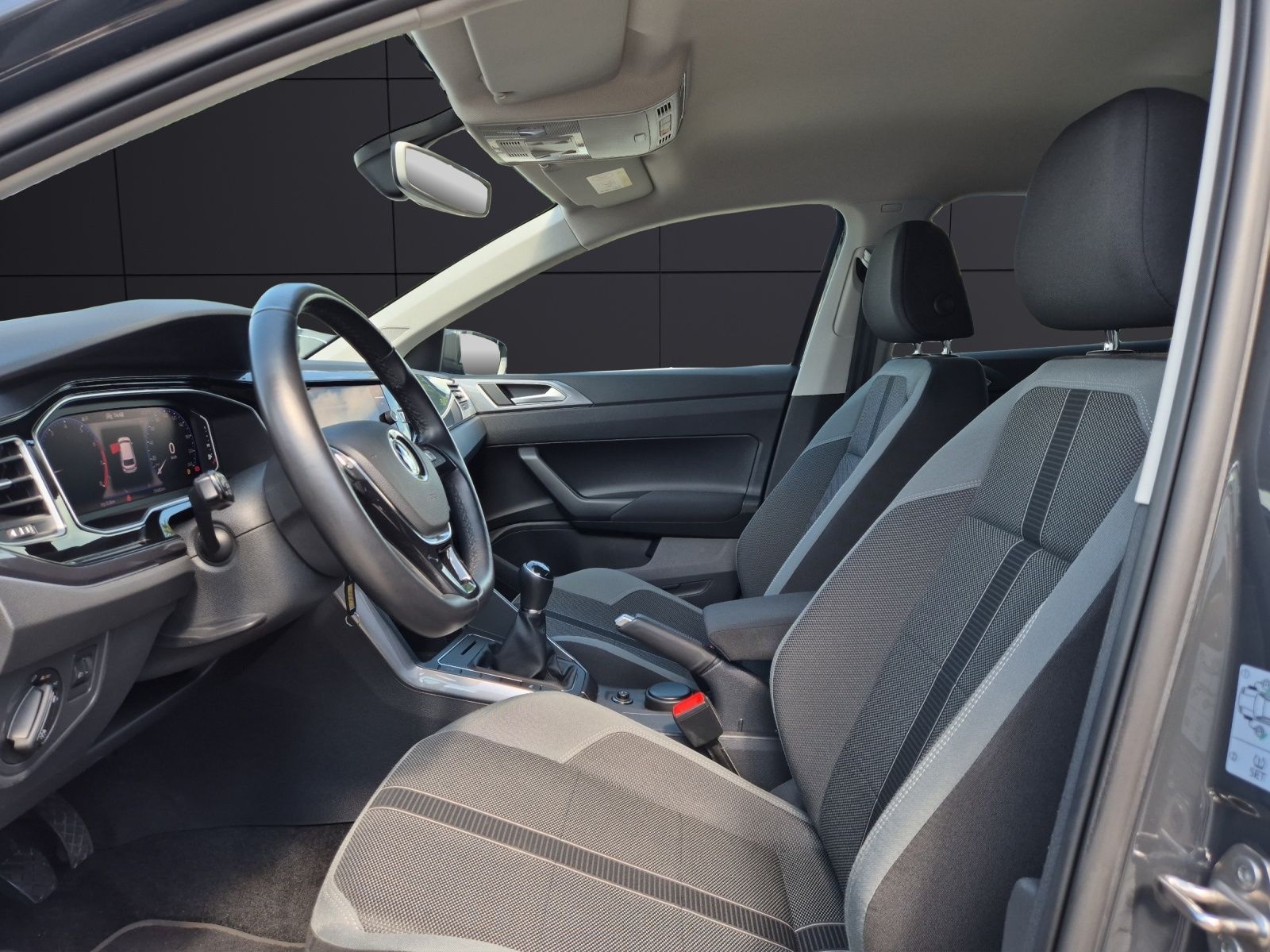 Fahrzeugabbildung Volkswagen Polo TSI Highline Navi AID RFK SH LM
