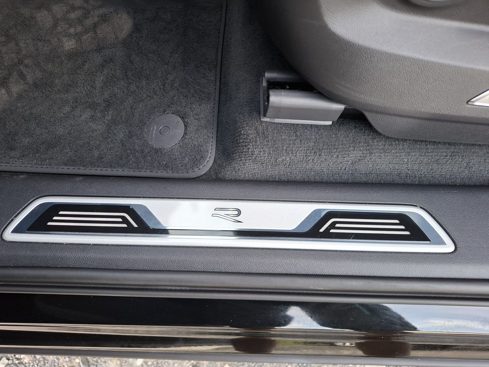 Imagen del vehículo: Volkswagen Touareg 3.0 TDI 4M R-Line VOLL Black 22" UPE 114T