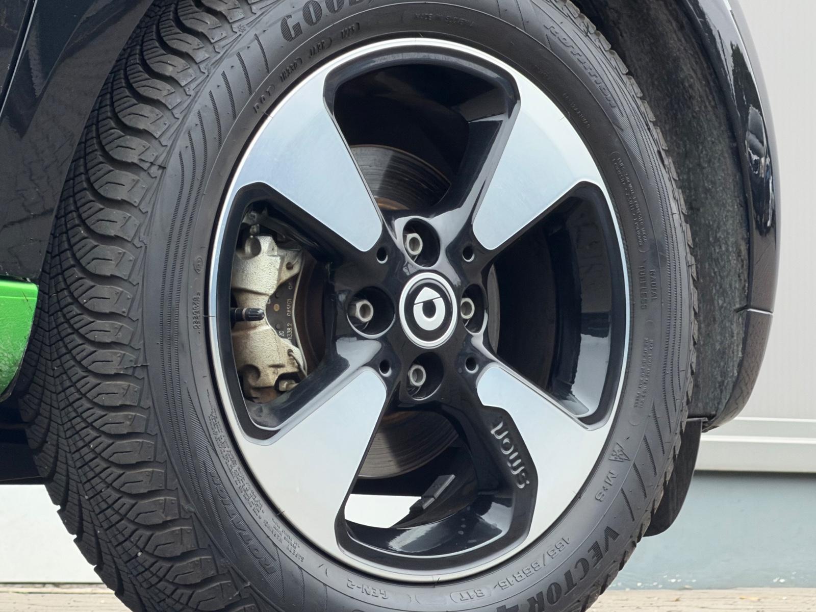 Smart ForTwo EQ Klimaaut. Lenkhzg. SHZ PDC Akku 95%