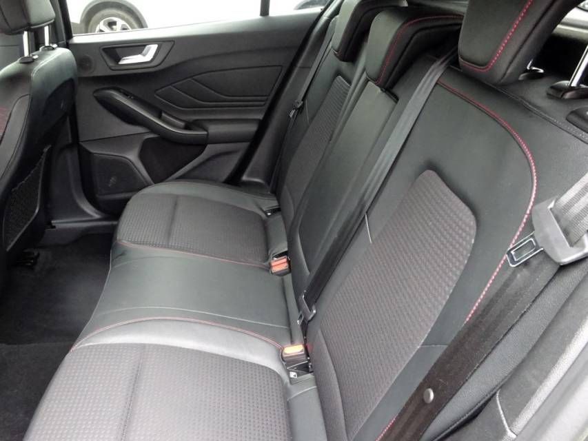 Fahrzeugabbildung Ford Focus 1,5 EcoBoost ST-Line Navi AHK