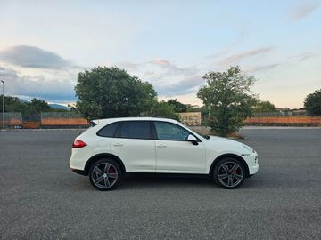 Porsche Cayenne - 6