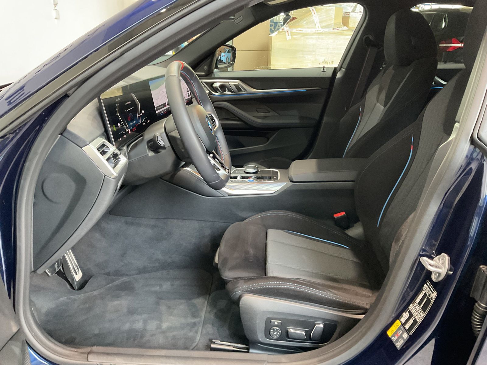 Fahrzeugeinzelansicht 11 Fahrzeugabbildung BMW i4 M60 |M Sportpaket Pro |Harman Kardon