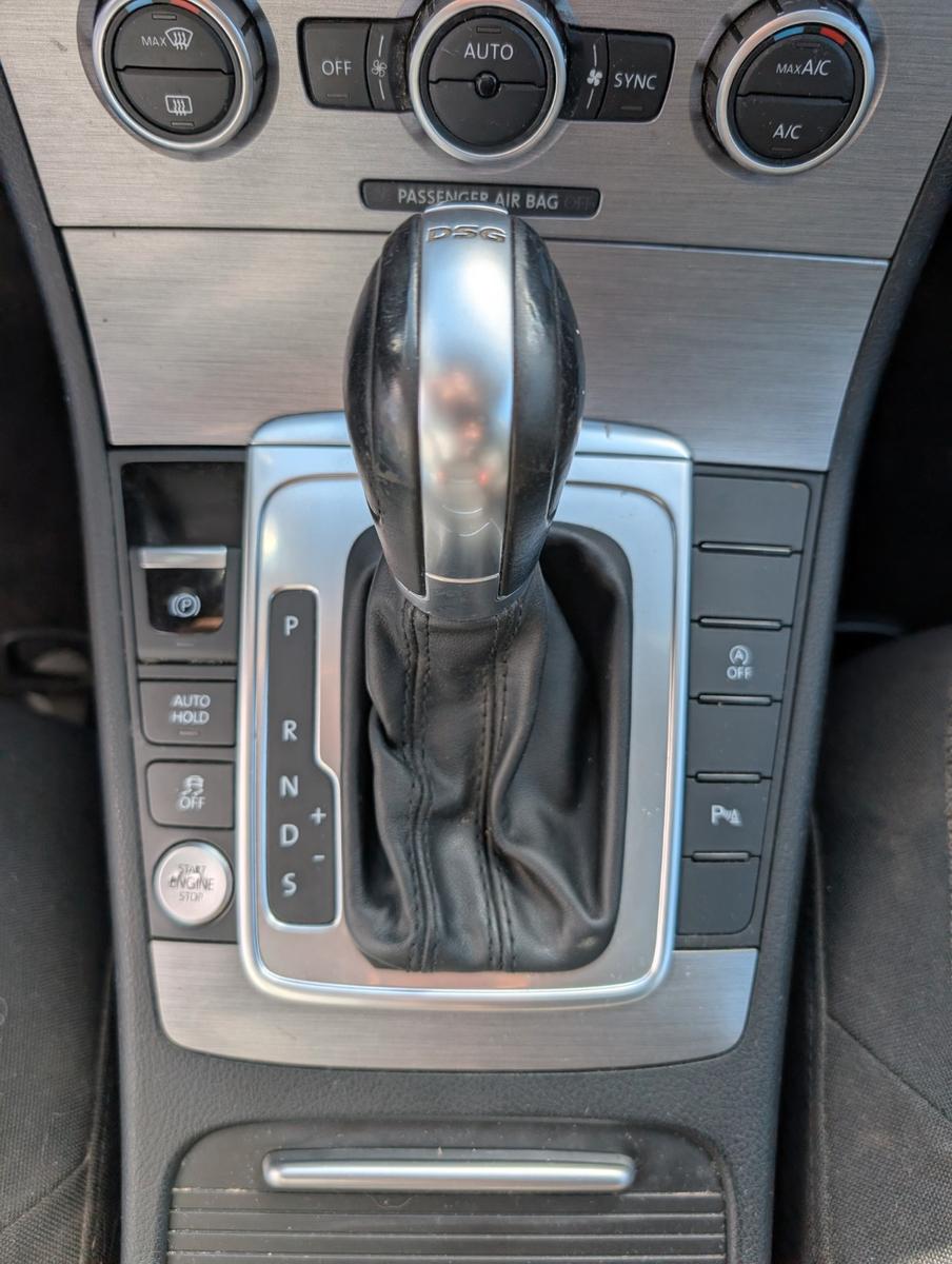 Volkswagen Passat 2015 — photo 13