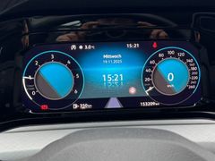 Fahrzeugabbildung Volkswagen Golf VIII Lim. Life Navi Massage Sitzh ACC Lane