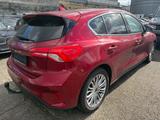 Ford Focus Lim. Titanium 1-1HAND *30TKM* Motorproblem - Ford Focus Unfallwagen