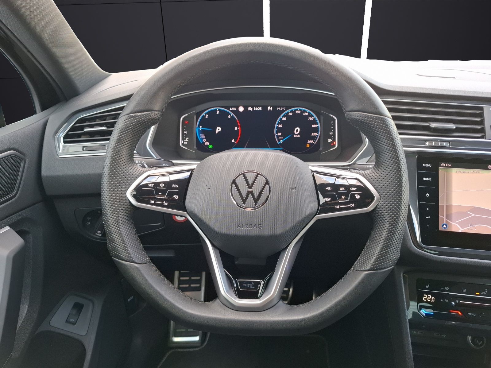Fahrzeugabbildung Volkswagen Tiguan TDI R-Line DSG 4M STH Matrix AHK Navi AID