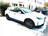 BMW iX xDrive40 -Unfallfrei, BMW-Service bis 07/27  - BMW iX von privat