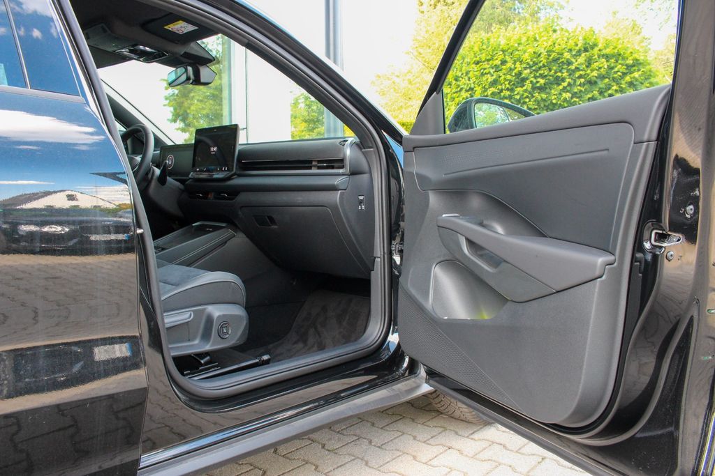 VW T-Roc 1.5 Black Style / DISCOVER/ 18"/ CARPLAY VW T-Roc 1.5 Black Style / DISCOVER/ 18"/ CARPLAY