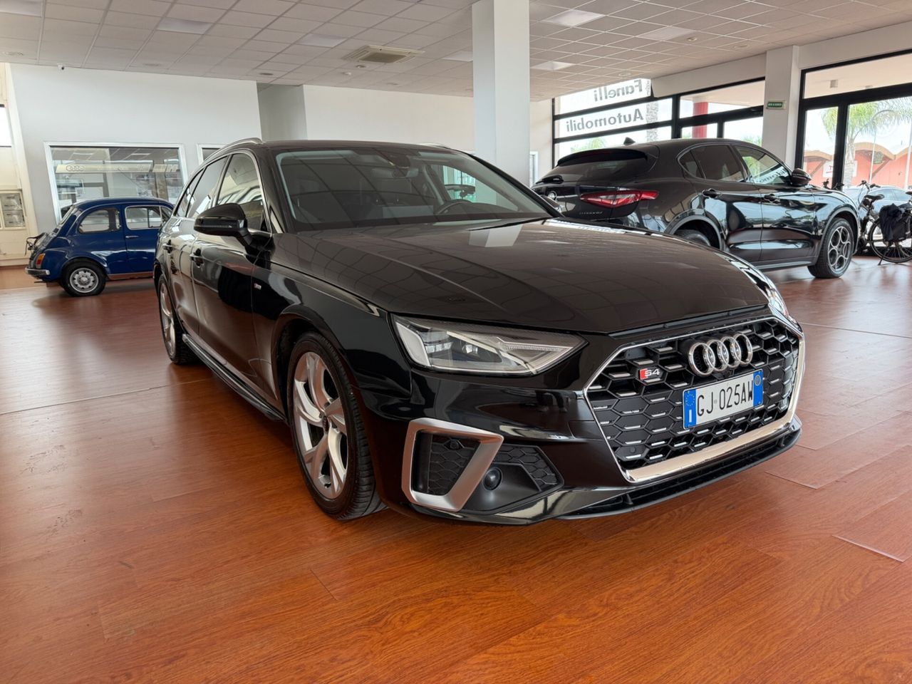 Audi A4 Avant 30 TDI/136 CV S tronic S line edit imagem 2