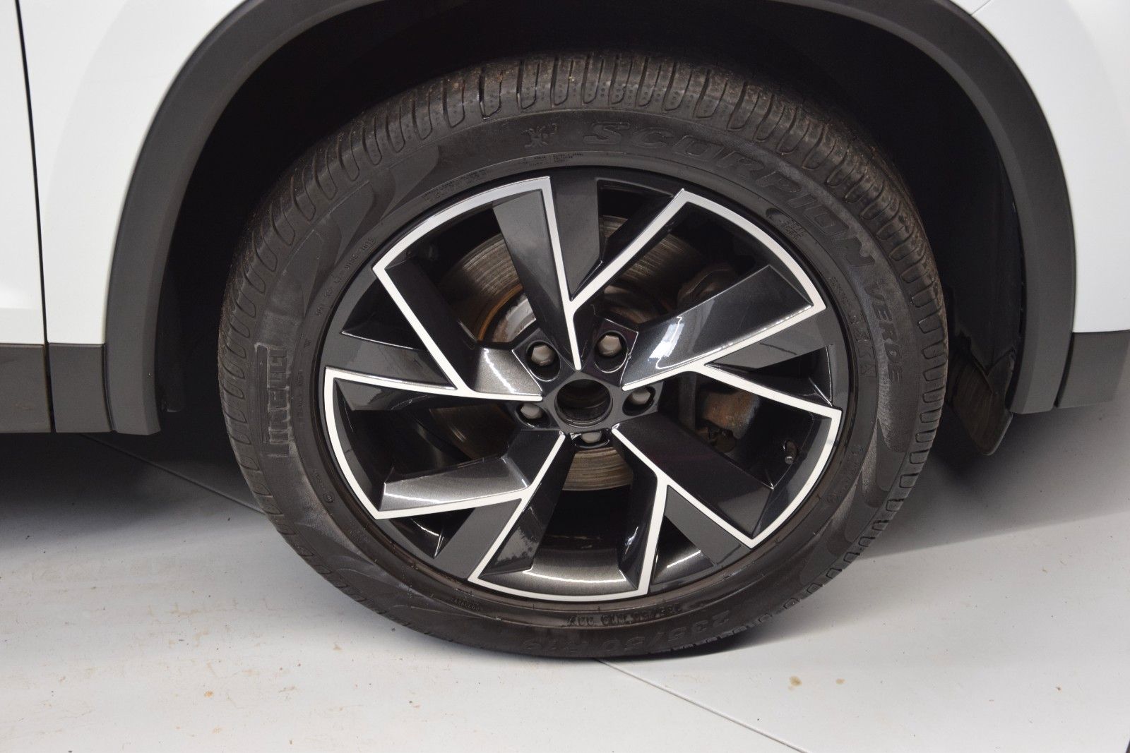Fahrzeugabbildung SKODA Kodiaq Style 4x4 Pano LED Keyless Sitzbelüf. AHK