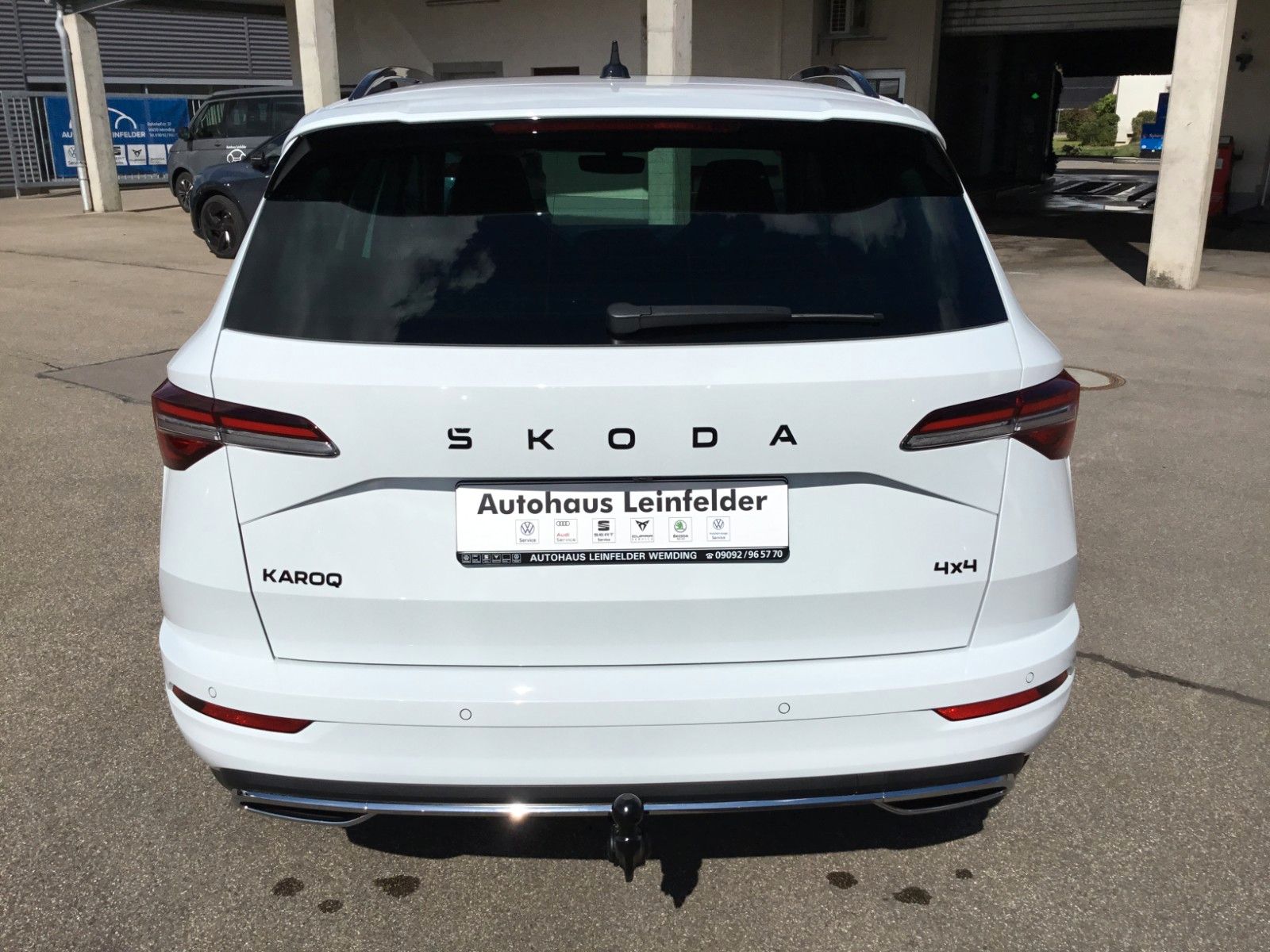 Fahrzeugabbildung SKODA Karoq 2.0l TSI DSG 4x4 Sportline+AHK+Matrix+Pano