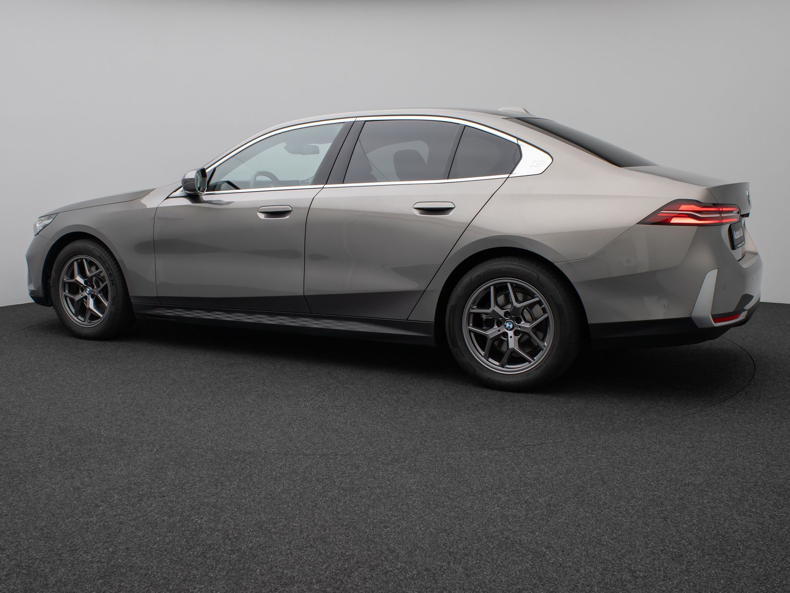 Fahrzeugabbildung BMW 520d Kamera DAB Leder Alarm Sport DigKey 18Zoll