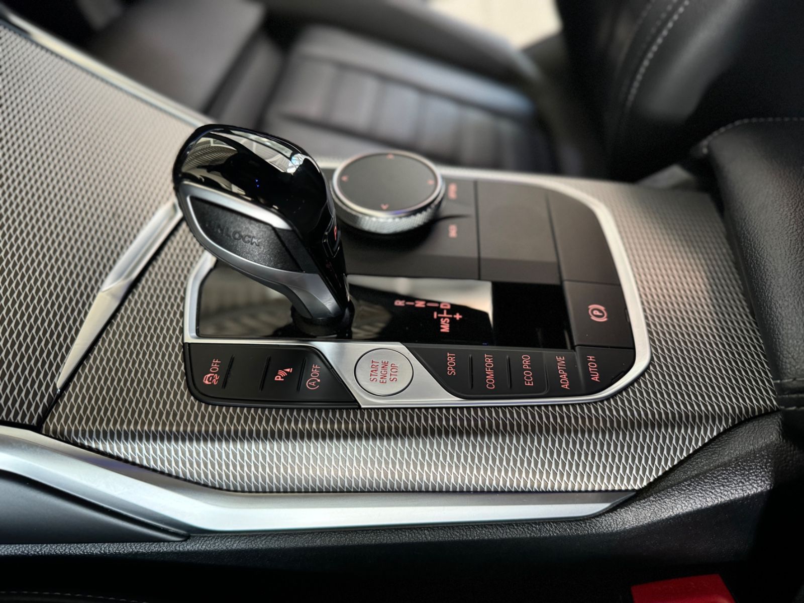 Fahrzeugabbildung BMW 320i  M Sport Kamera Laser HUD DAB HiFi Komfort